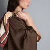 Asymmetrisches One-Shoulder-Oberteil aus Satin Asymmetrisches One-Shoulder-Oberteil aus Satin