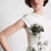 Baby-T-Shirt aus Baumwolle mit Blumendruck Baby-T-Shirt aus Baumwolle mit Blumendruck