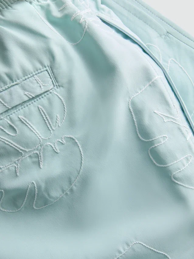 Badeshorts mit Blattstickerei Badeshorts mit Blattstickerei