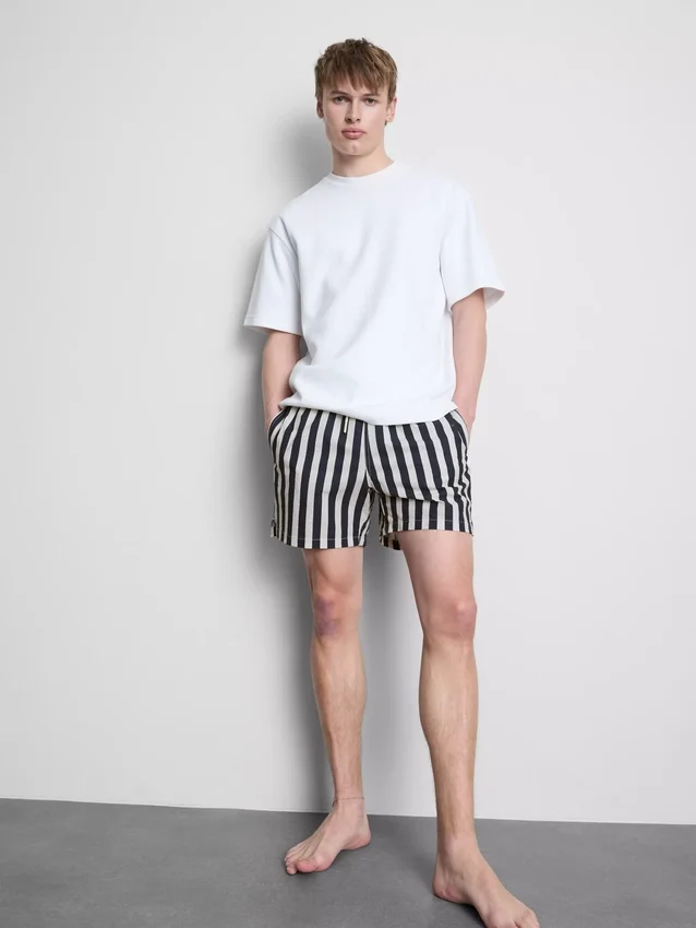 Badeshorts mit Liegestuhl-Streifenmuster Badeshorts mit Liegestuhl-Streifenmuster