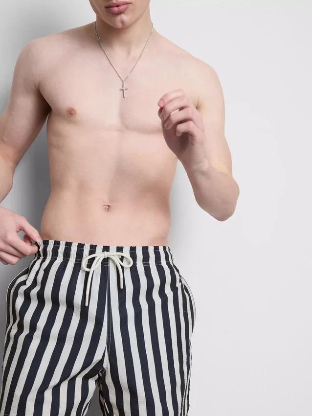 Badeshorts mit Liegestuhl-Streifenmuster Badeshorts mit Liegestuhl-Streifenmuster