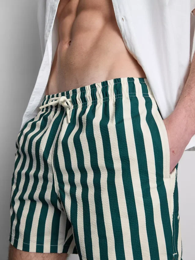 Badeshorts mit Liegestuhl-Streifenmuster Badeshorts mit Liegestuhl-Streifenmuster