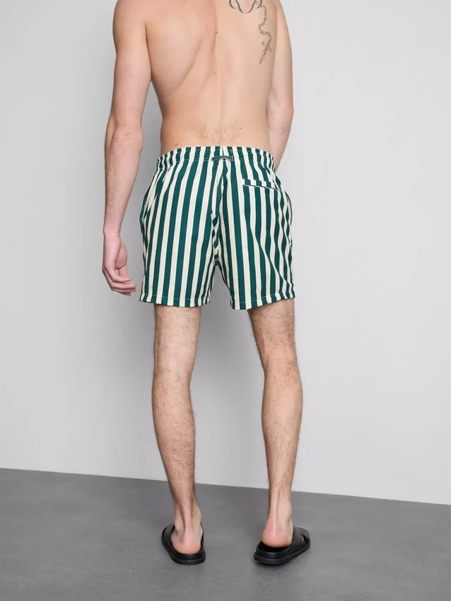 Badeshorts mit Liegestuhl-Streifenmuster Badeshorts mit Liegestuhl-Streifenmuster
