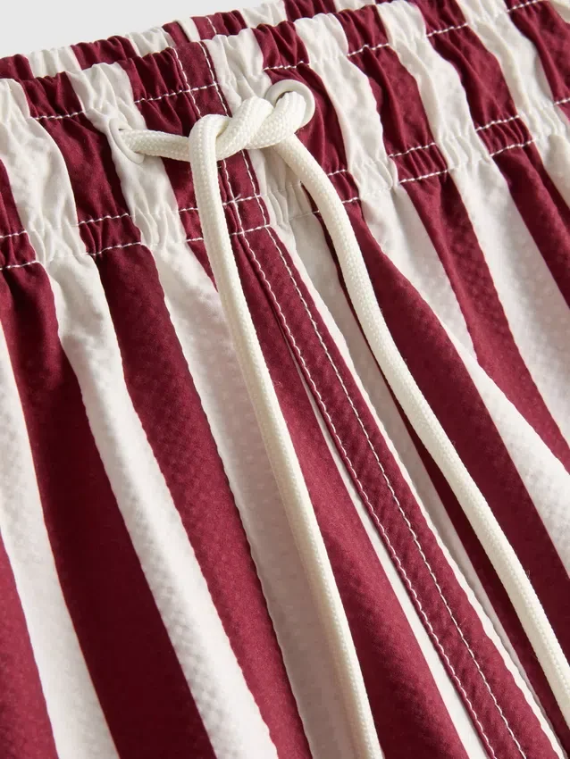 Badeshorts mit Liegestuhl-Streifenmuster Badeshorts mit Liegestuhl-Streifenmuster