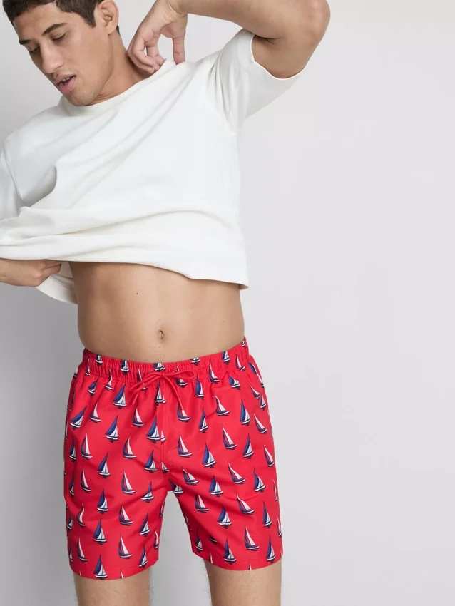 Badeshorts mit Segelboot-Motiv Badeshorts mit Segelboot-Motiv