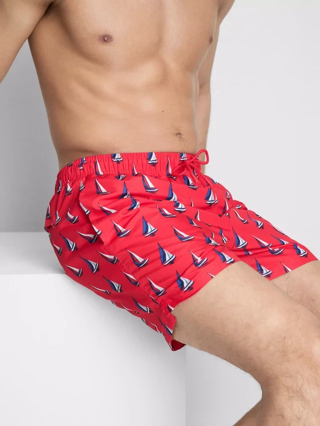 Badeshorts mit Segelboot-Motiv Badeshorts mit Segelboot-Motiv