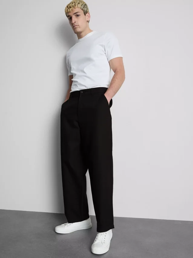 Baggy-Chinos mit mittlerer Leibhöhe Baggy-Chinos mit mittlerer Leibhöhe