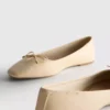 Ballerinas aus Kunstleder mit breiter Passform und eckiger Zehenpartie