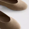 Ballerinas mit Fersenriemen