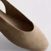 Ballerinas mit Fersenriemen
