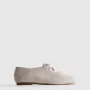 Ballerinas mit Schleifendetail als Detail an den Flachen Schuhen