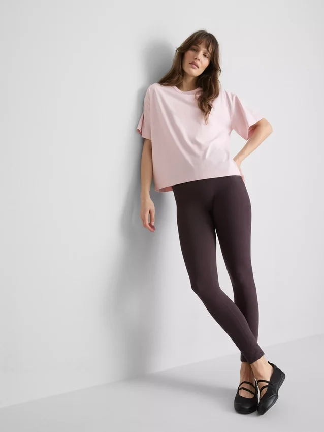 Bauchiges Baumwoll-T-Shirt mit Rundhalsausschnitt Bauchiges Baumwoll-T-Shirt mit Rundhalsausschnitt