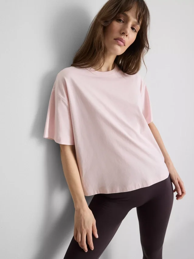 Bauchiges Baumwoll-T-Shirt mit Rundhalsausschnitt Bauchiges Baumwoll-T-Shirt mit Rundhalsausschnitt