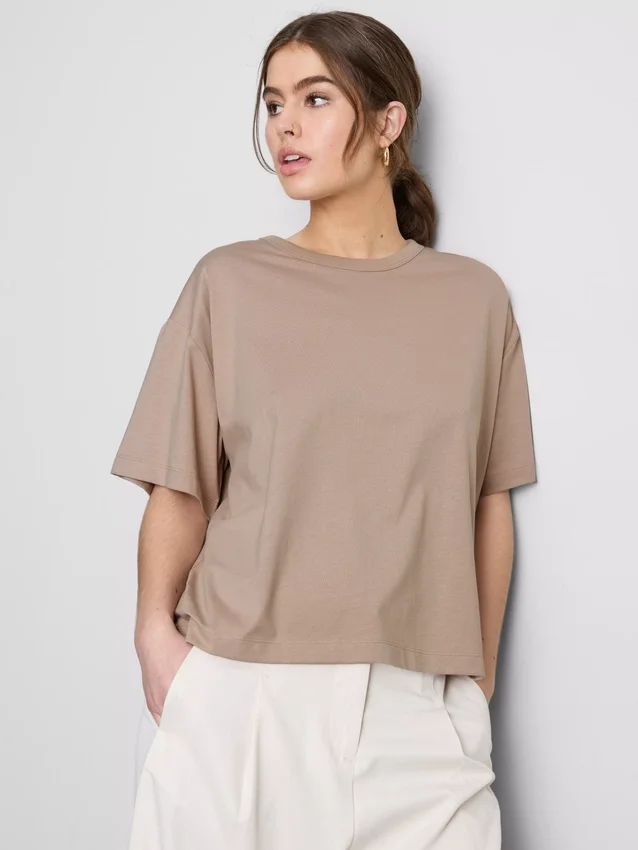 Bauchiges Baumwoll-T-Shirt mit Rundhalsausschnitt Bauchiges Baumwoll-T-Shirt mit Rundhalsausschnitt