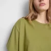 Bauchiges Baumwoll-T-Shirt mit Rundhalsausschnitt Bauchiges Baumwoll-T-Shirt mit Rundhalsausschnitt