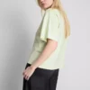 Bauchiges Baumwoll-T-Shirt mit Rundhalsausschnitt Bauchiges Baumwoll-T-Shirt mit Rundhalsausschnitt