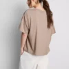 Bauchiges Baumwoll-T-Shirt mit Rundhalsausschnitt Bauchiges Baumwoll-T-Shirt mit Rundhalsausschnitt