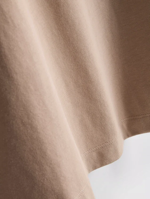 Bauchiges Baumwoll-T-Shirt mit Rundhalsausschnitt Bauchiges Baumwoll-T-Shirt mit Rundhalsausschnitt