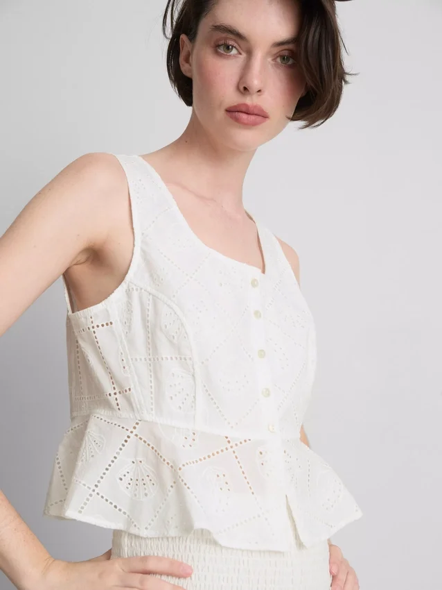 Baumwoll-Cami-Top im verkürzten Schnitt mit Cutwork-Design Baumwoll-Cami-Top im verkürzten Schnitt mit Cutwork-Design