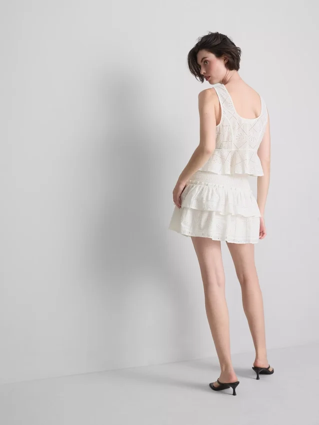Baumwoll-Cami-Top im verkürzten Schnitt mit Cutwork-Design Baumwoll-Cami-Top im verkürzten Schnitt mit Cutwork-Design