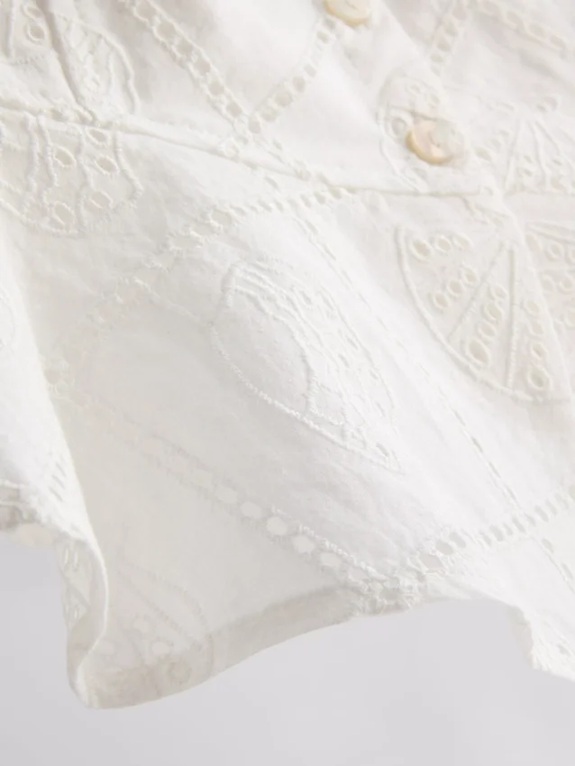 Baumwoll-Cami-Top im verkürzten Schnitt mit Cutwork-Design Baumwoll-Cami-Top im verkürzten Schnitt mit Cutwork-Design