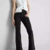 Baumwoll-Denim-Jeans mit ausgestelltem Bein und mittlerer Leibhöhe Baumwoll-Denim-Jeans mit ausgestelltem Bein und mittlerer Leibhöhe