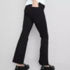 Baumwoll-Denim-Jeans mit ausgestelltem Bein und mittlerer Leibhöhe Baumwoll-Denim-Jeans mit ausgestelltem Bein und mittlerer Leibhöhe