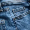 Baumwoll-Denim-Jeans mit ausgestelltem Bein und mittlerer Leibhöhe Baumwoll-Denim-Jeans mit ausgestelltem Bein und mittlerer Leibhöhe