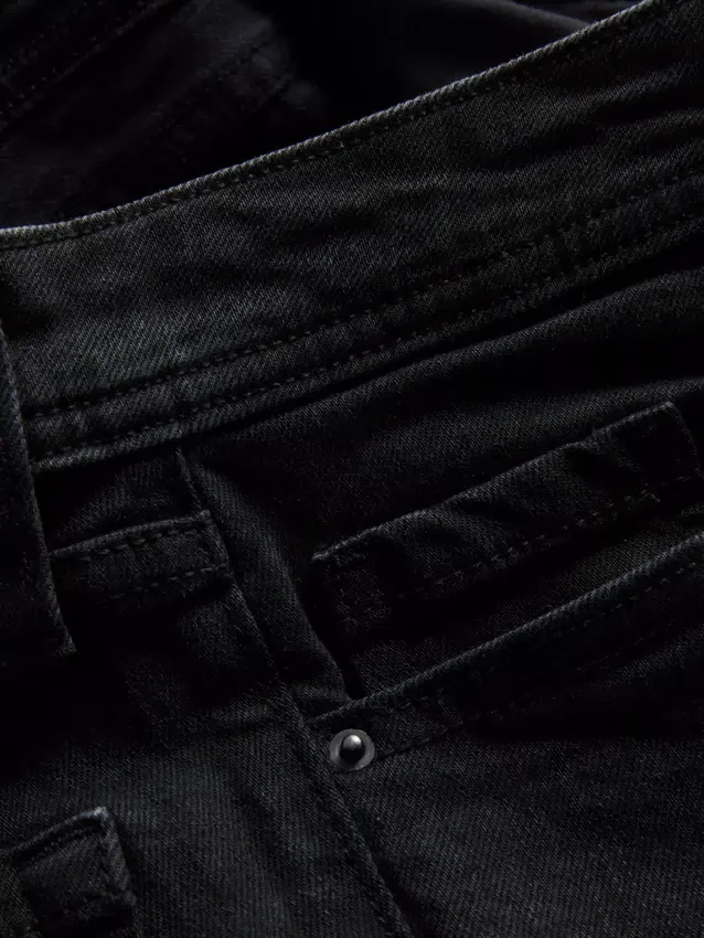 Baumwoll-Denim-Jeans mit ausgestelltem Bein und mittlerer Leibhöhe Baumwoll-Denim-Jeans mit ausgestelltem Bein und mittlerer Leibhöhe
