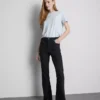 Baumwoll-Denim-Jeans mit mittlerer Leibhöhe und ausgestelltem Bein Baumwoll-Denim-Jeans mit mittlerer Leibhöhe und ausgestelltem Bein