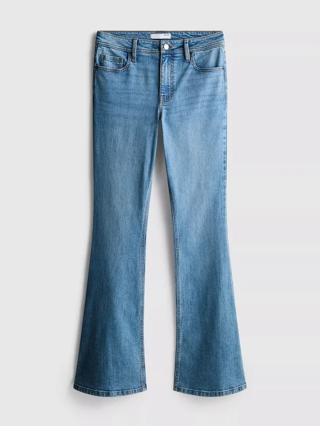 Baumwoll-Denim-Jeans mit mittlerer Leibhöhe und ausgestelltem Bein Baumwoll-Denim-Jeans mit mittlerer Leibhöhe und ausgestelltem Bein