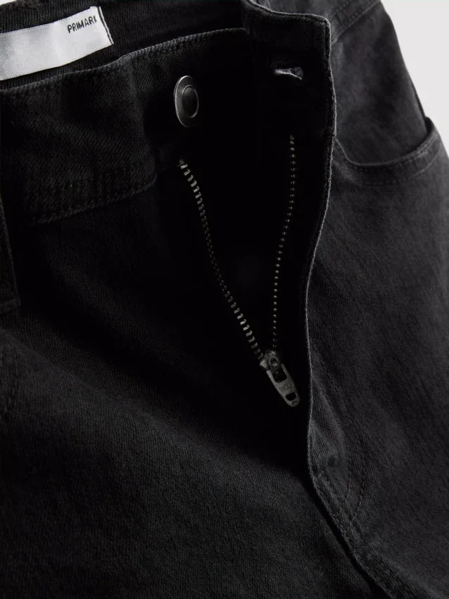 Baumwoll-Denim-Jeans mit mittlerer Leibhöhe und ausgestelltem Bein Baumwoll-Denim-Jeans mit mittlerer Leibhöhe und ausgestelltem Bein