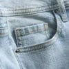 Baumwoll-Denim-Jeans mit mittlerer Leibhöhe und ausgestelltem Bein Baumwoll-Denim-Jeans mit mittlerer Leibhöhe und ausgestelltem Bein