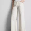 Baumwoll-Denim-Jeans mit mittlerer Leibhöhe und weitem Bein Baumwoll-Denim-Jeans mit mittlerer Leibhöhe und weitem Bein