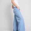 Baumwoll-Denim-Jeans mit mittlerer Leibhöhe und weitem Bein Baumwoll-Denim-Jeans mit mittlerer Leibhöhe und weitem Bein