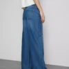 Baumwoll-Denim-Jeans mit mittlerer Leibhöhe und weitem Bein Baumwoll-Denim-Jeans mit mittlerer Leibhöhe und weitem Bein