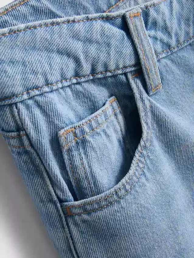 Baumwoll-Denim-Jeans mit mittlerer Leibhöhe und weitem Bein Baumwoll-Denim-Jeans mit mittlerer Leibhöhe und weitem Bein