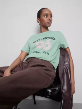 Baumwoll-T-Shirt mit Grafik und kurzen Shorts