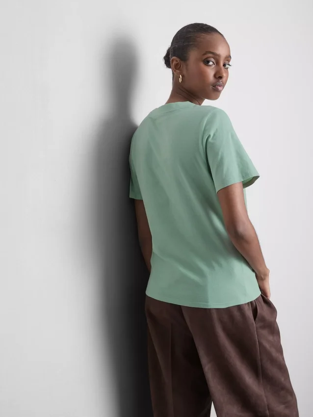 Baumwoll-T-Shirt mit Grafik und kurzen Shorts Baumwoll-T-Shirt mit Grafik und kurzen Shorts