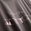 Baumwoll-T-Shirt mit Grafik und kurzen Shorts Baumwoll-T-Shirt mit Grafik und kurzen Shorts