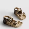 Bedruckte Sandalen mit doppeltem Schnallenriemen