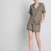 Bedruckter Shorty-Schlafanzug im Boyfriend-Stil Bedruckter Shorty-Schlafanzug im Boyfriend-Stil