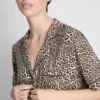 Bedruckter Shorty-Schlafanzug im Boyfriend-Stil Bedruckter Shorty-Schlafanzug im Boyfriend-Stil