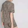Bedruckter Shorty-Schlafanzug im Boyfriend-Stil Bedruckter Shorty-Schlafanzug im Boyfriend-Stil