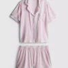 Bedruckter Shorty-Schlafanzug im Boyfriend-Stil Bedruckter Shorty-Schlafanzug im Boyfriend-Stil