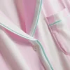 Bedruckter Shorty-Schlafanzug im Boyfriend-Stil Bedruckter Shorty-Schlafanzug im Boyfriend-Stil