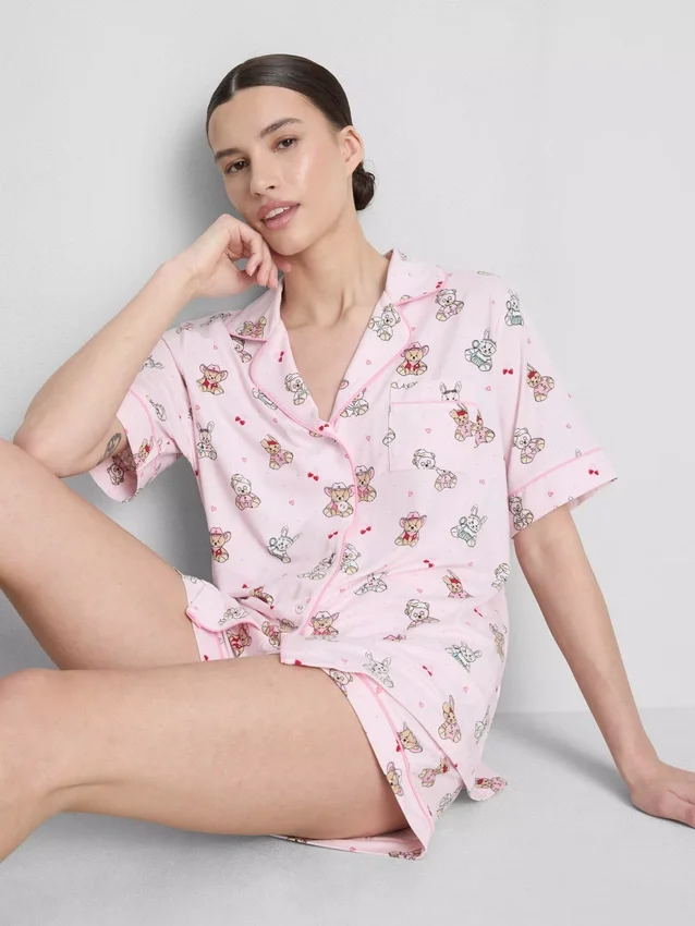 Bedruckter Teddy-Boyfriend-Shorty-Schlafanzug Bedruckter Teddy-Boyfriend-Shorty-Schlafanzug