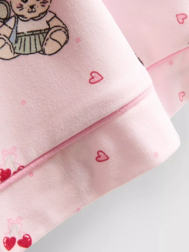 Bedruckter Teddy-Boyfriend-Shorty-Schlafanzug Bedruckter Teddy-Boyfriend-Shorty-Schlafanzug