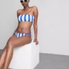 Bedrucktes Bandeau-Bikini-Oberteil Bedrucktes Bandeau-Bikini-Oberteil