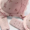 Bedrucktes Set aus Push-up-BH und String Bedrucktes Set aus Push-up-BH und String